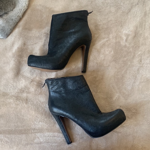 BCBG fur lined booties - Picture 2 of 3